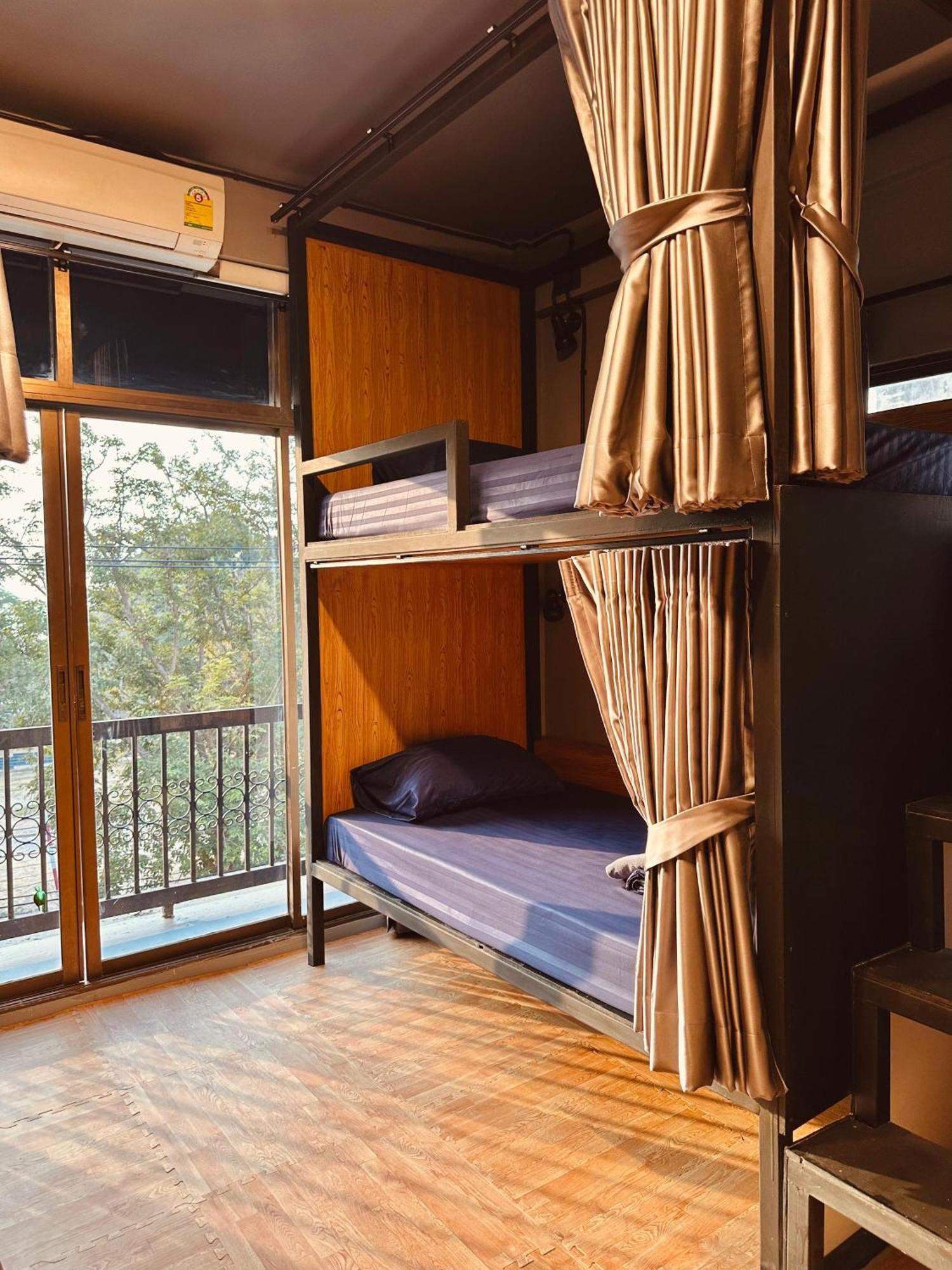 Hostel Friends Station & Cafe باتايا المظهر الخارجي الصورة