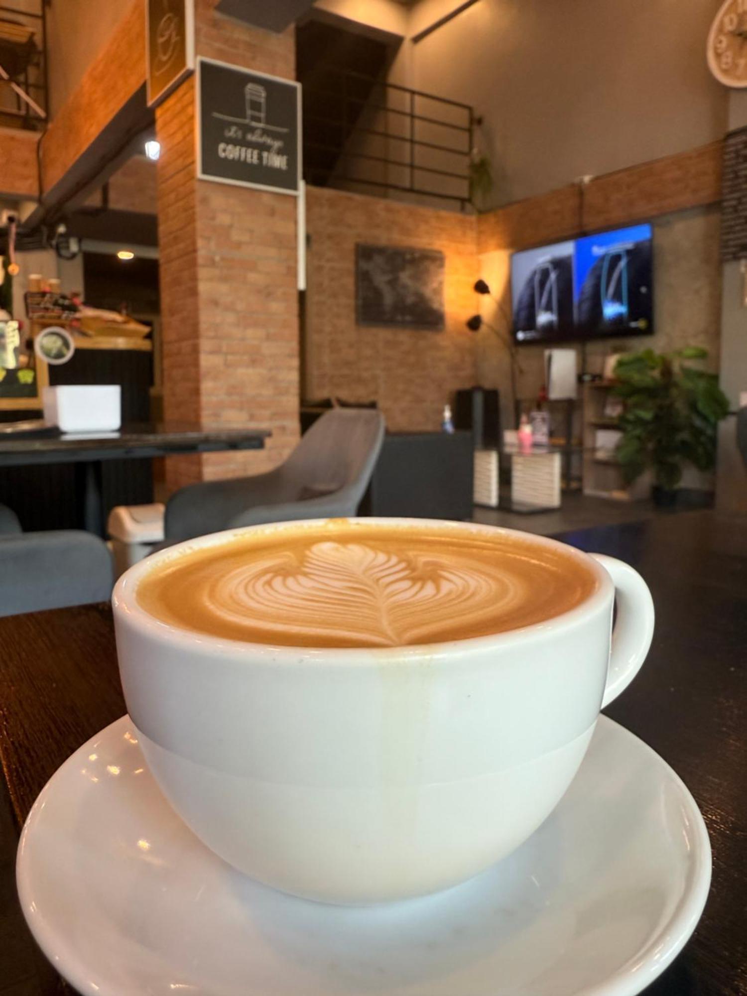 Hostel Friends Station & Cafe باتايا المظهر الخارجي الصورة