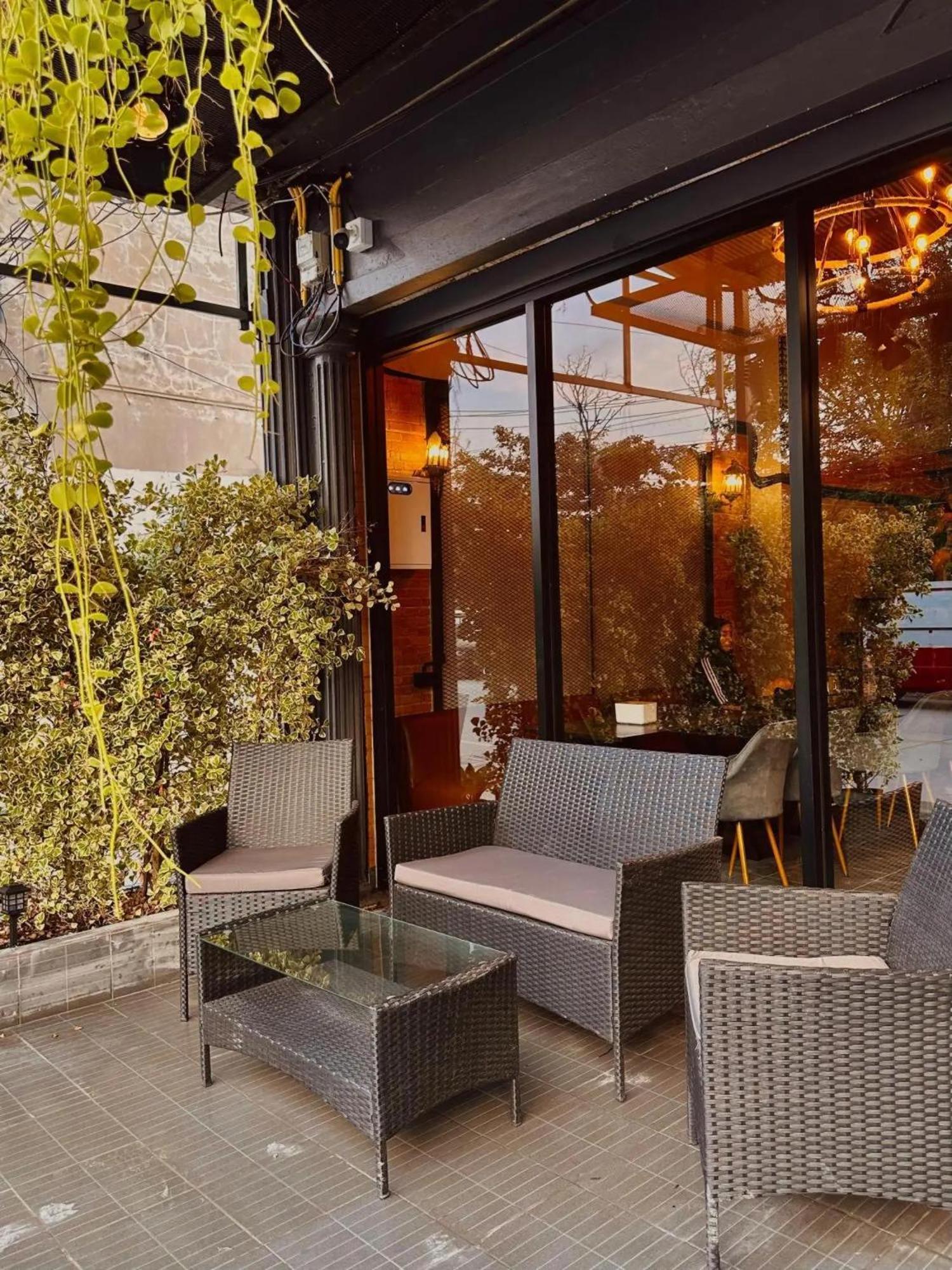 Hostel Friends Station & Cafe باتايا المظهر الخارجي الصورة
